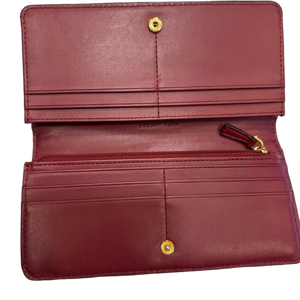 Marc Jacobs New York Bi-Fold Wallet Pebbled Leather Burgundy EUC
